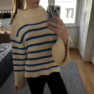 Skitsnygg tröja!! - En skitsnygg randig tröja från Carin Wester!! Väldigt bra skick då den bara är använd ett fåtal gånger🥰