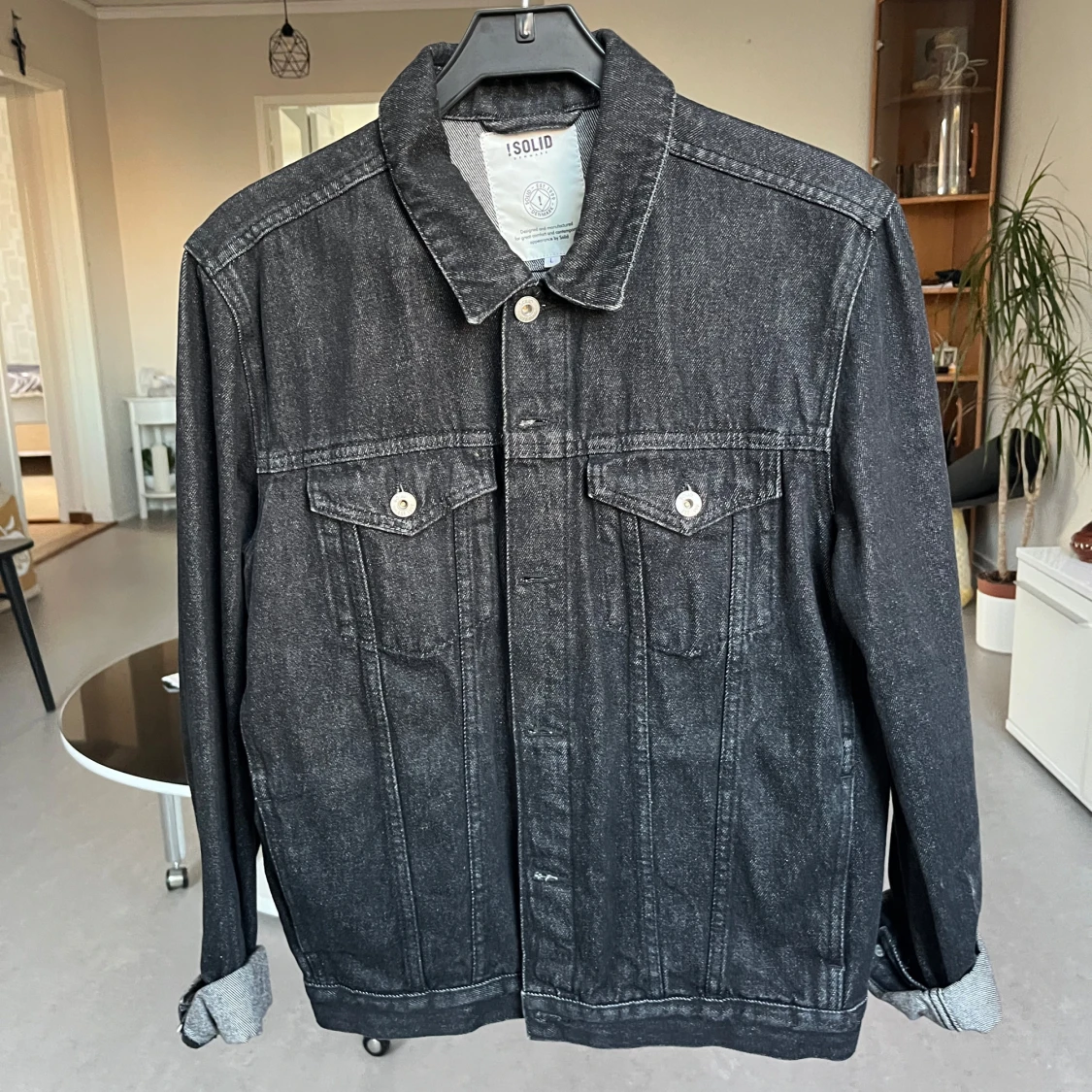 Svart jeansjacka från Solid