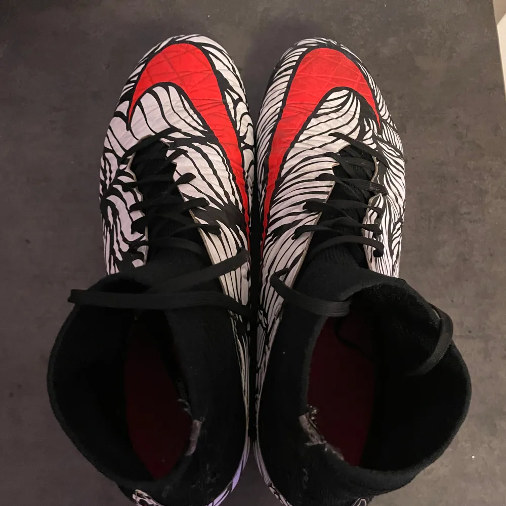Nike hypervenom fotbollsskor Neymar edition storlek 42,5 cond 8/10 pris kan diskuteras‼️‼️. Kengät.