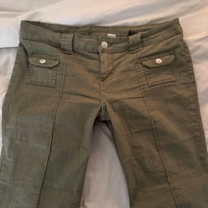 Olivgröna byxor - sjukt snygga!! Helt slutsålda 