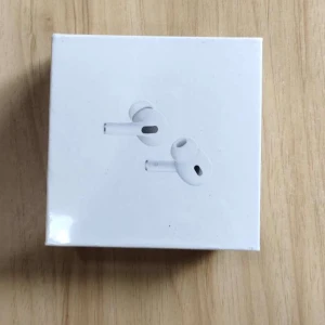 Aipods PRO  - Trådlös hörlurar  oöppnad funkar jätte bra  jätte bekväma 