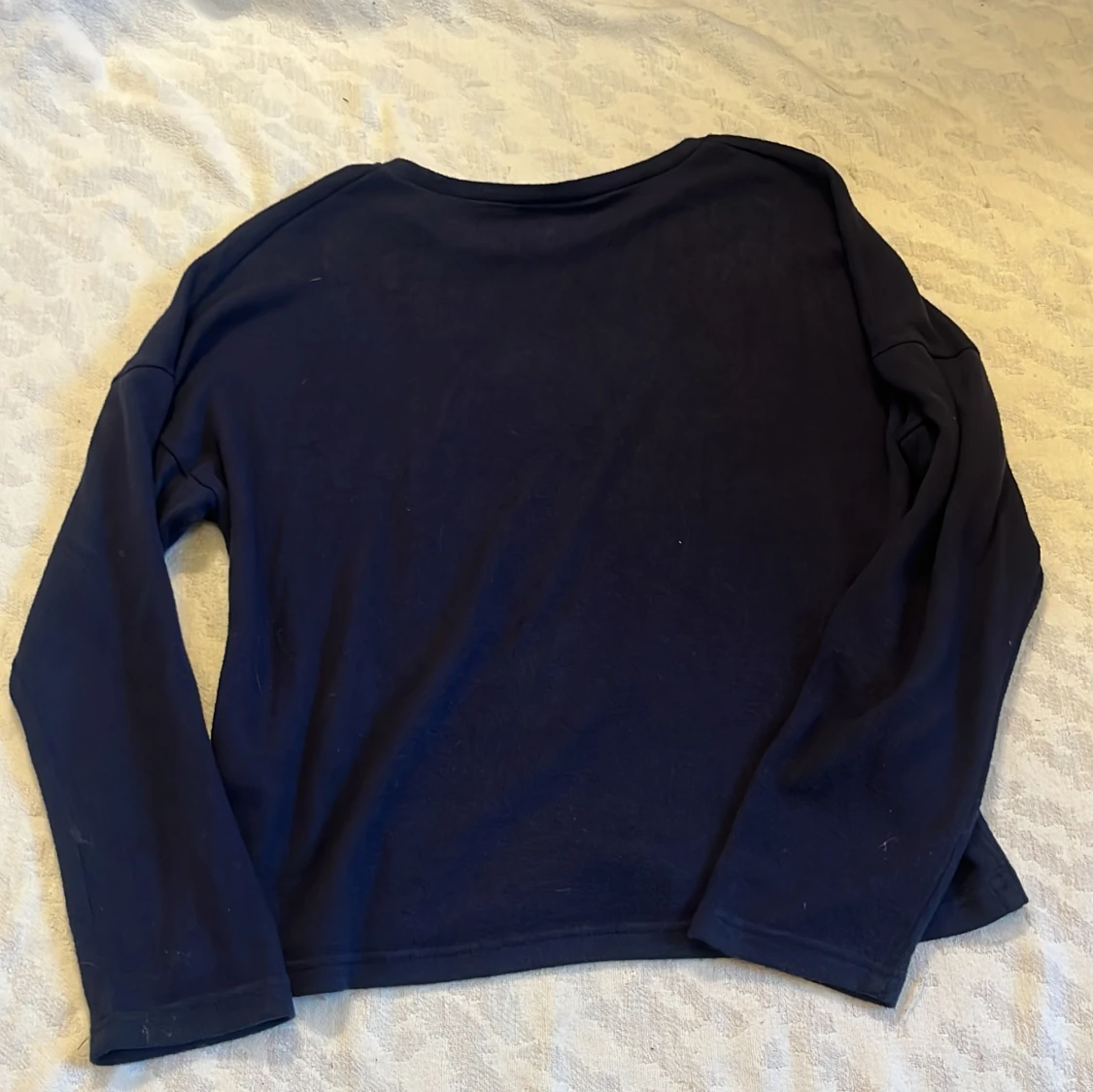 Mörkblå tröja  - 1