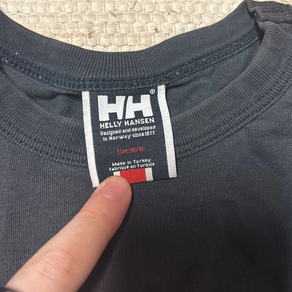 Svart t-shirt från Helly Hansen - 1