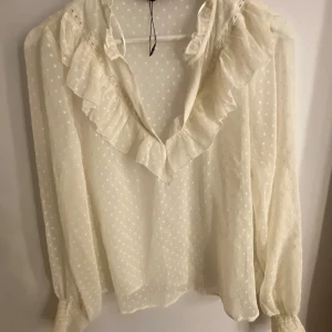 Blus - Fin blus, går jättebra att trycka på  ”köp nu”!❤️