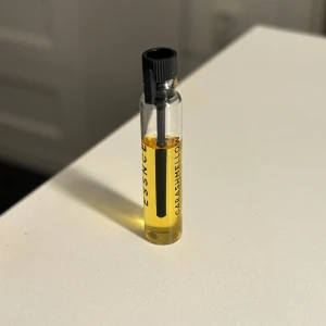 Carashmellow tester - Tester från ESSNCE i doften carashmellow. Endast testad en gång💛välj gärna frakt via instabox!