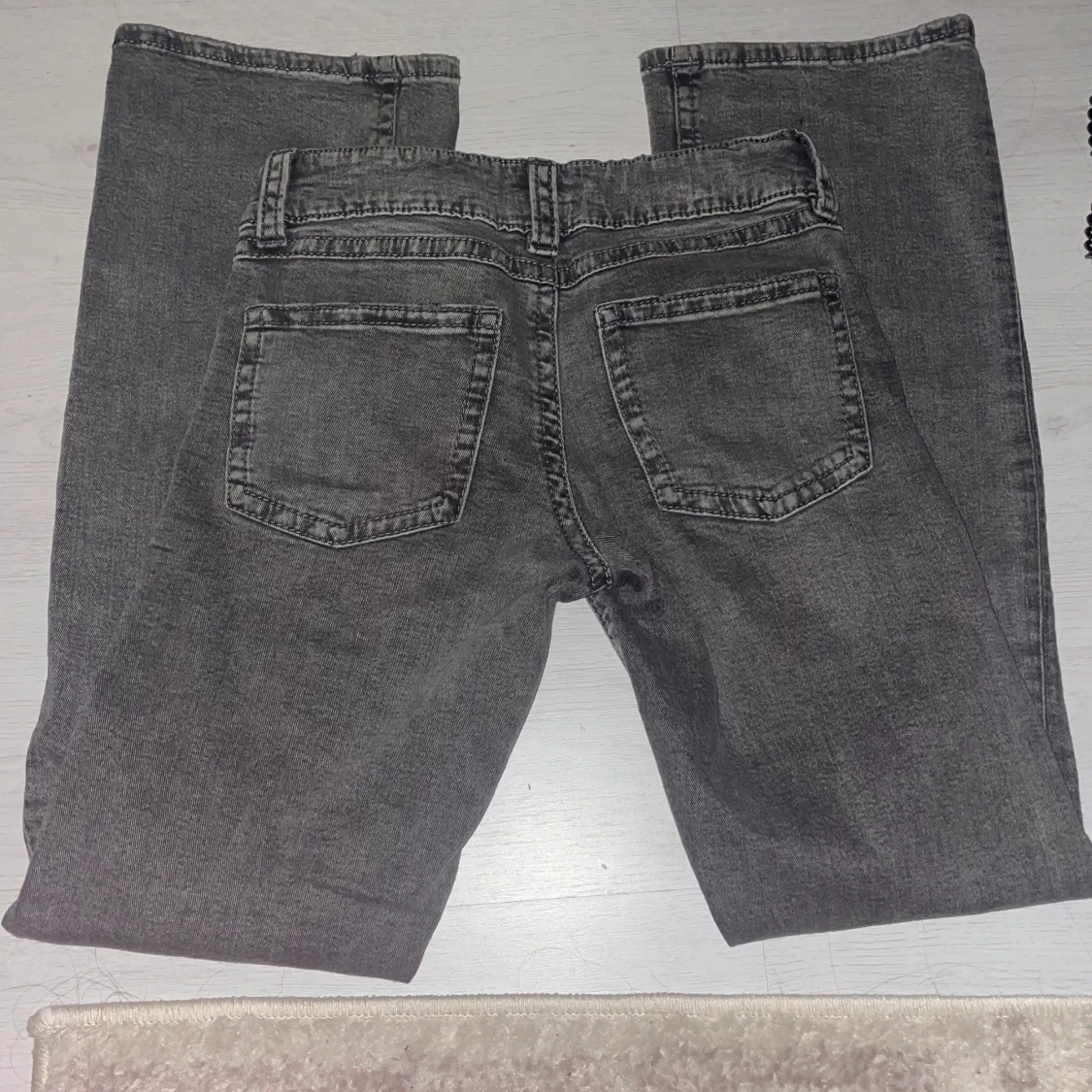 Grå bootcut jeans - 1