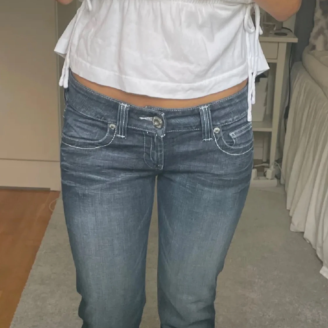 Blå jeansbyxor från Guess - 2