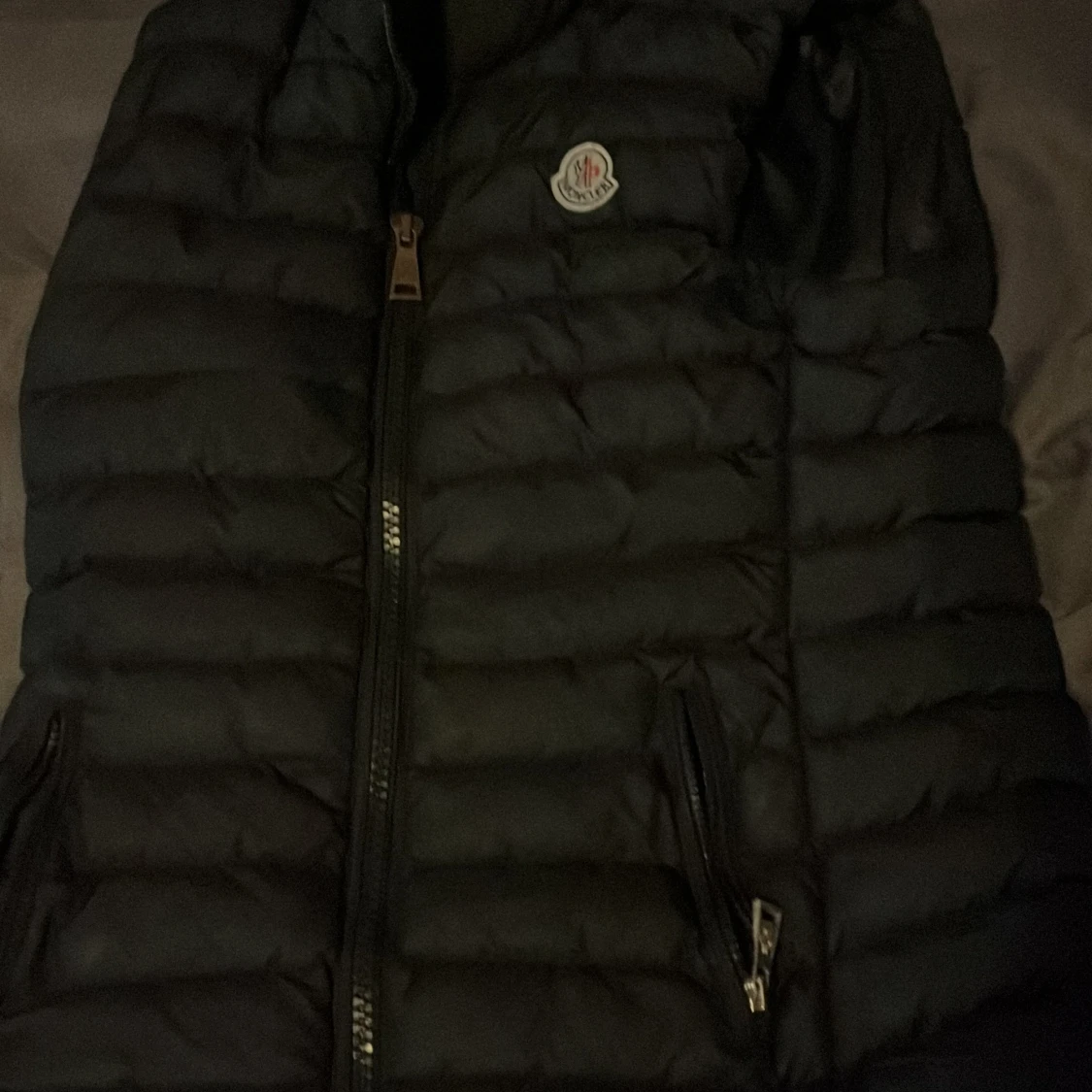 Svart dunväst från Moncler
