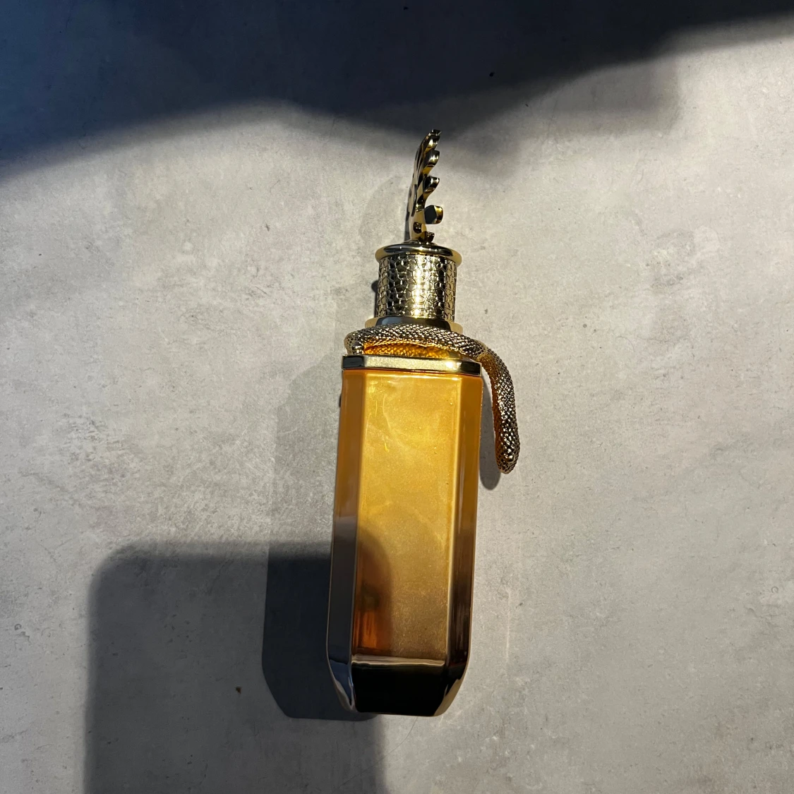 Guldparfym Ophidian från Paris Corner - 2