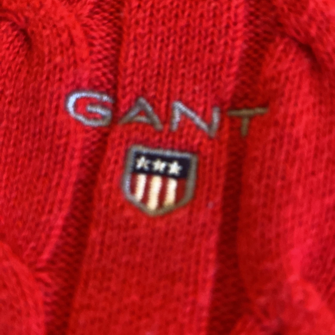 Röd kabelstickad tröja från Gant - 1
