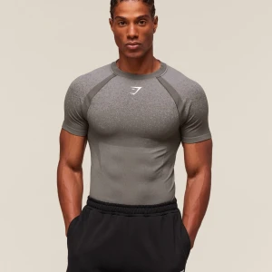 Gymshark Seamless shirt out of stock - Säljer denna gymshark Seamless eftersom jag beställde två, en i S och en i xs väljer att ha kvar S, hör hav dig vid minsta intresse eller fråga. Aldrig använd 🍀