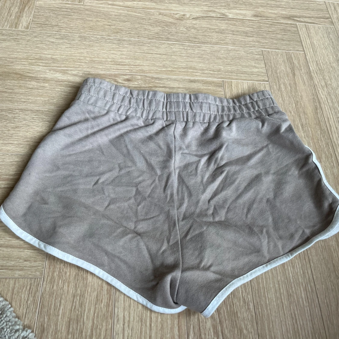 Beige frottéshorts från FB Sister - 2