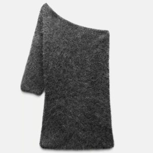 Asymmetrisk stickad topp - Dröm verkligen! 59% alpacka, fint skick❤️‍🔥❤️‍🔥Helt slutsåld, Kolla in mina andra annonser⭐️