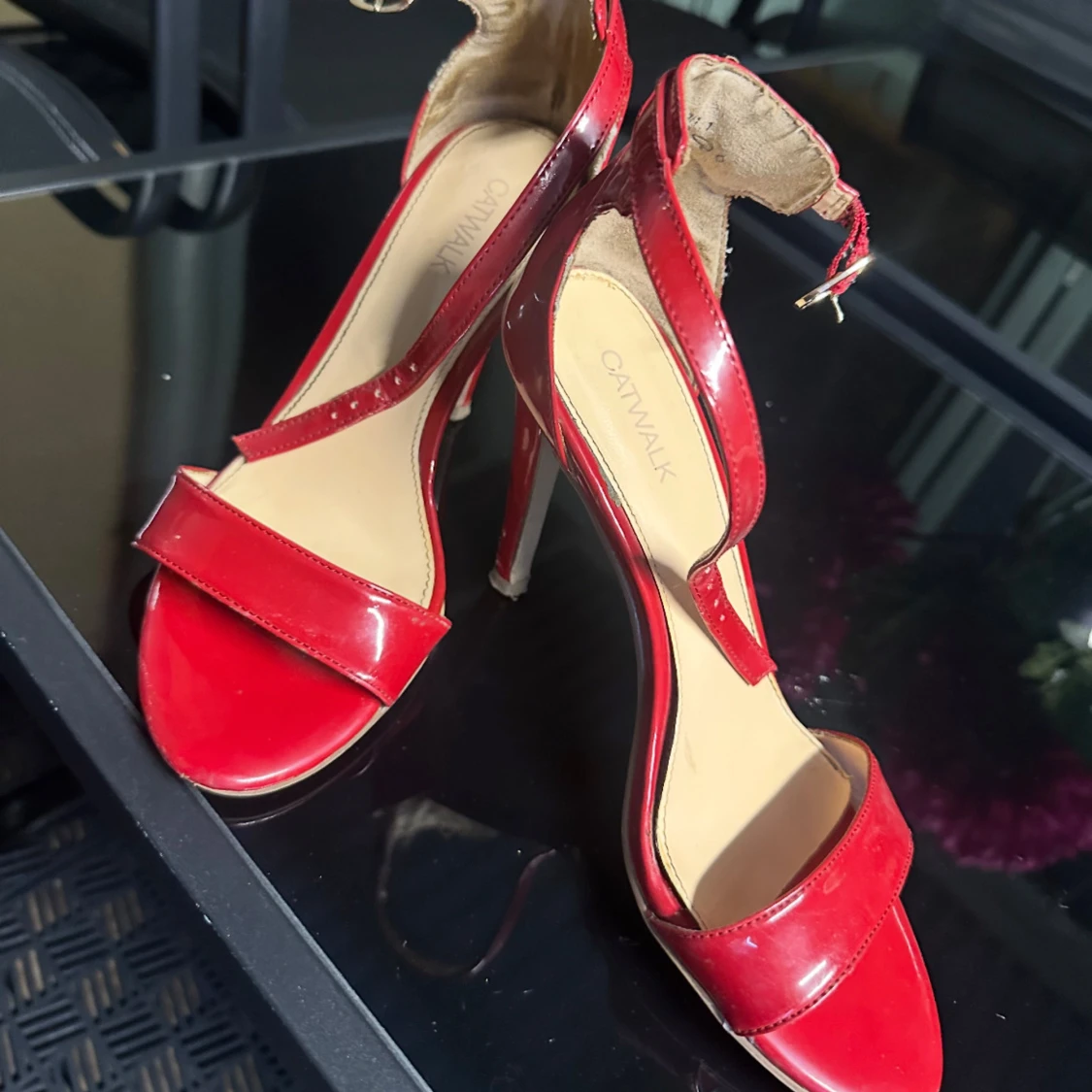 Röda klackpumps från Catwalk
