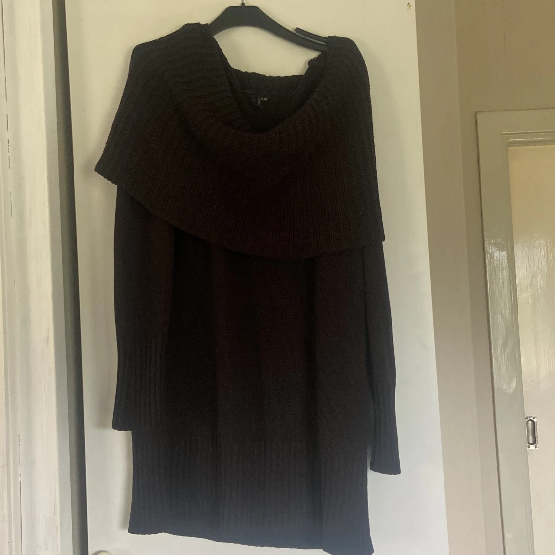 Svart stickad klänning från H&M