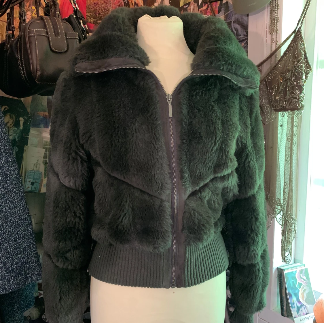 Mörkgrå pälsjacka 
