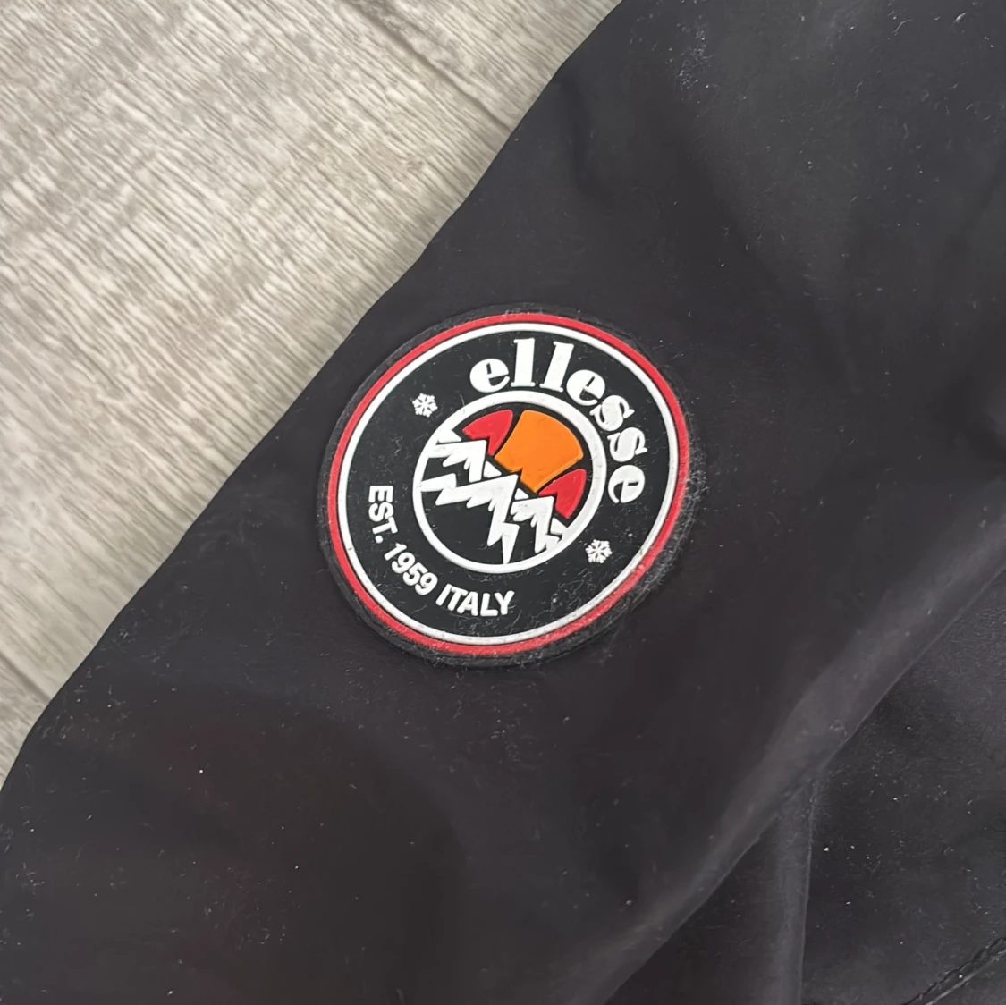 Svart vindjacka från Ellesse med luva - 2