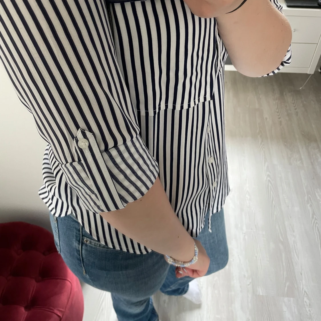 Randig vit och blå skjorta med knappar - 2