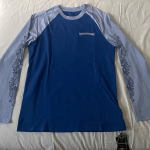 Chrome hearts longsleeve  - Säljer en blå CH longsleeve i storlek medium eftersom den var lite stor för mig. Pris kan diskuteras jag behöver få pengarna tillbaka snabbt
