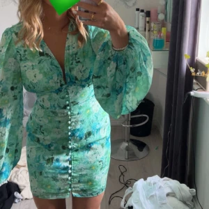 adoore positano dress mint green kort modell - använt 1 gång! passar inte mig längre 