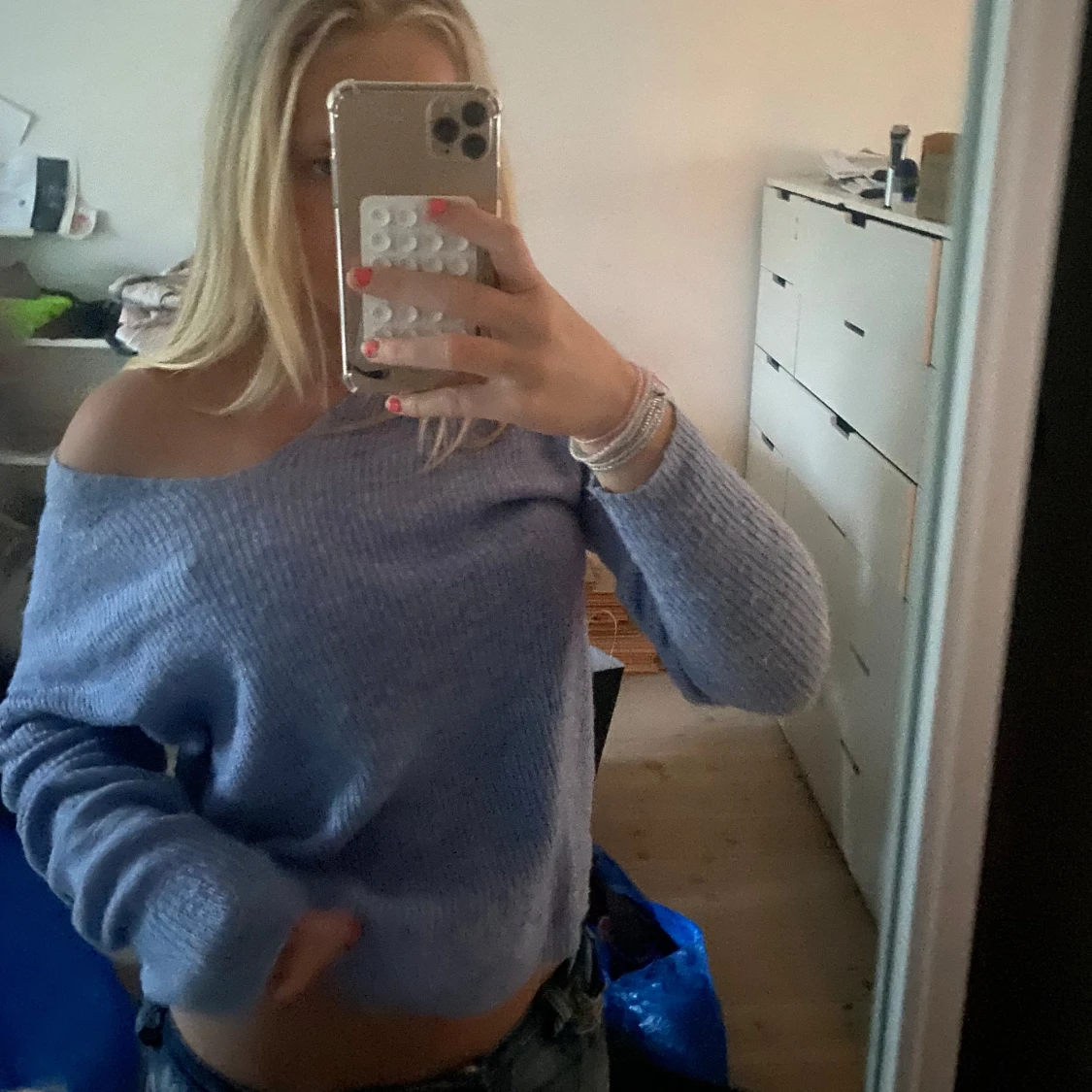 Ljuslila / pastell blå stickad offshoulder-tröja - 1