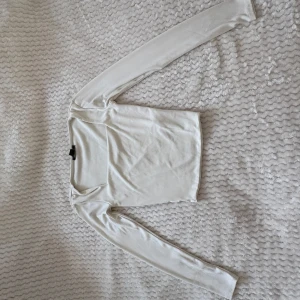 3 tighta toppar, new yorker - 3 fina tighta toppar från new yorker, köp 3 för 70kr eller 1 för 29kr styck. Skriv böttee