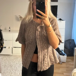 Kofta - Jätte fin kortärmad kofta ifrån Lindex!