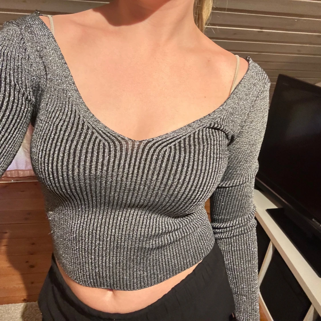 Glittrig croppad långärmad topp