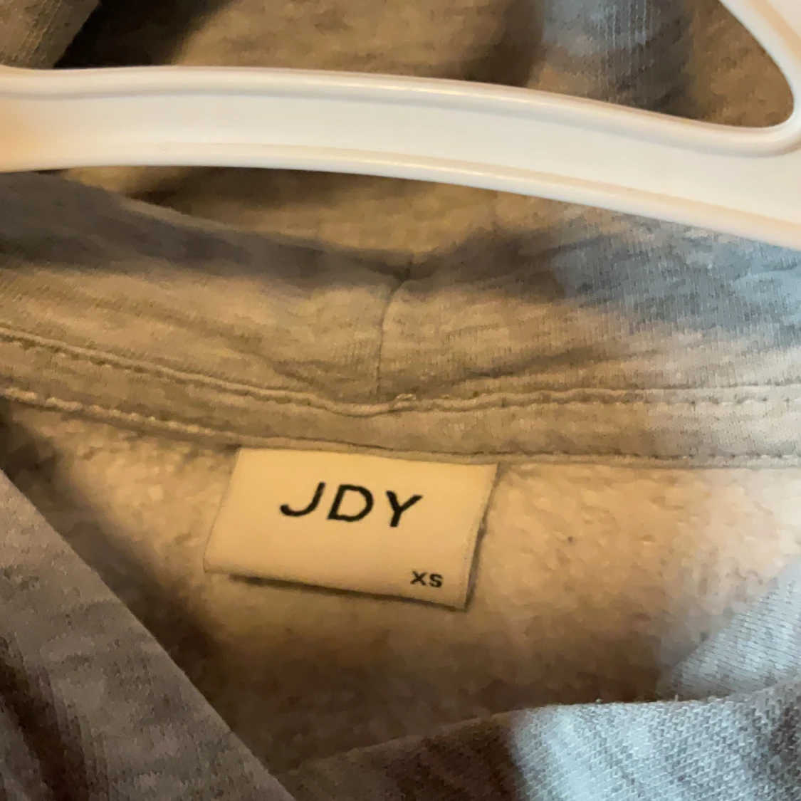 Grå hoodie från JDY i storlek XS - 1