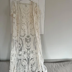 Kaftan - Lång kaftan med detaljer. Fin men gammal! 