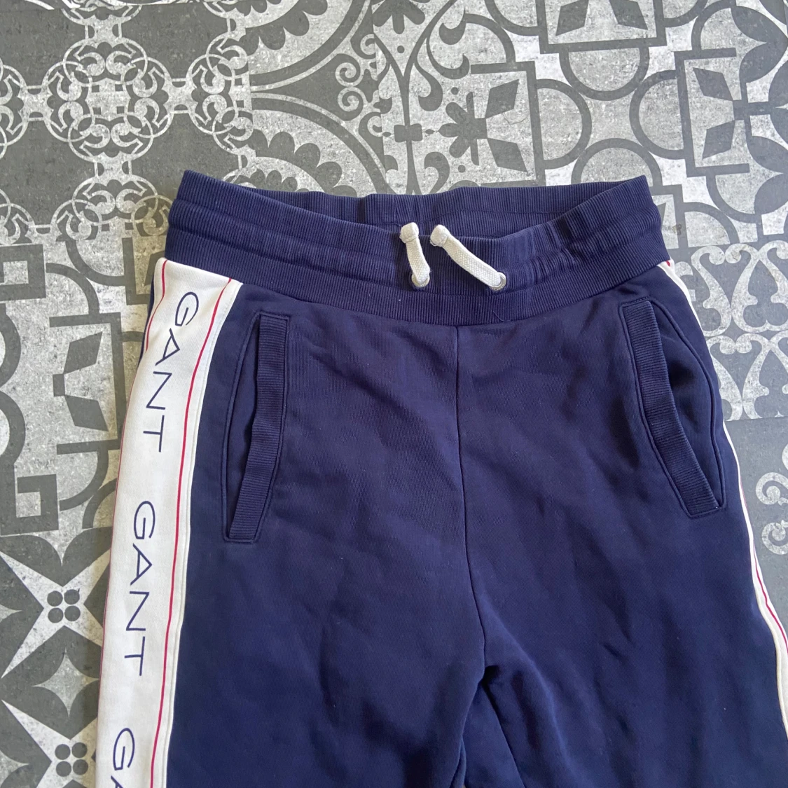 Marinblå mjukisbyxor från Gant