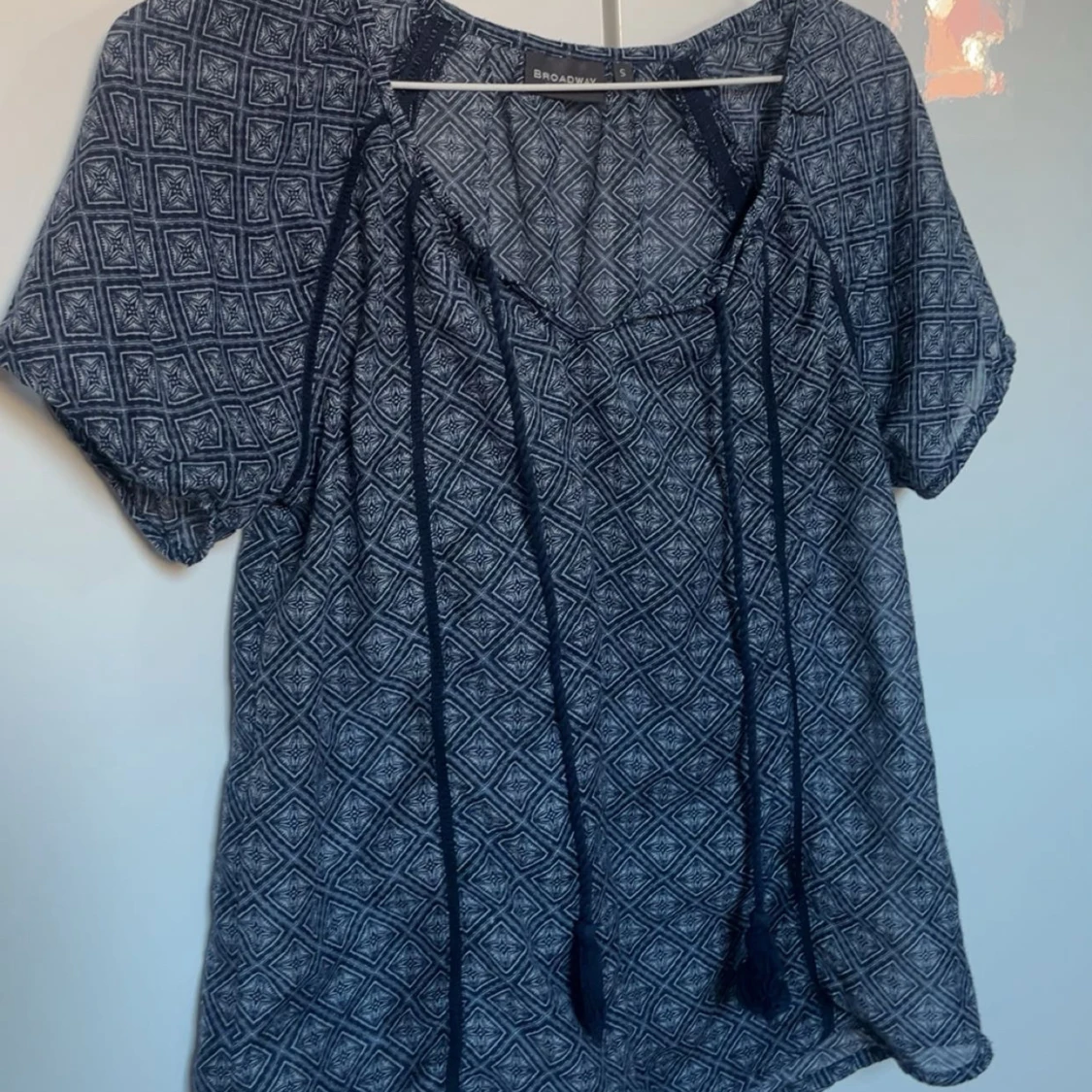 Blåmönstrad blus🤍