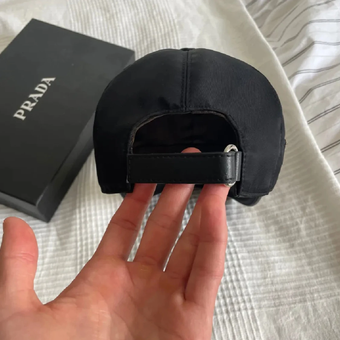 Marinblå keps från Prada  - 1