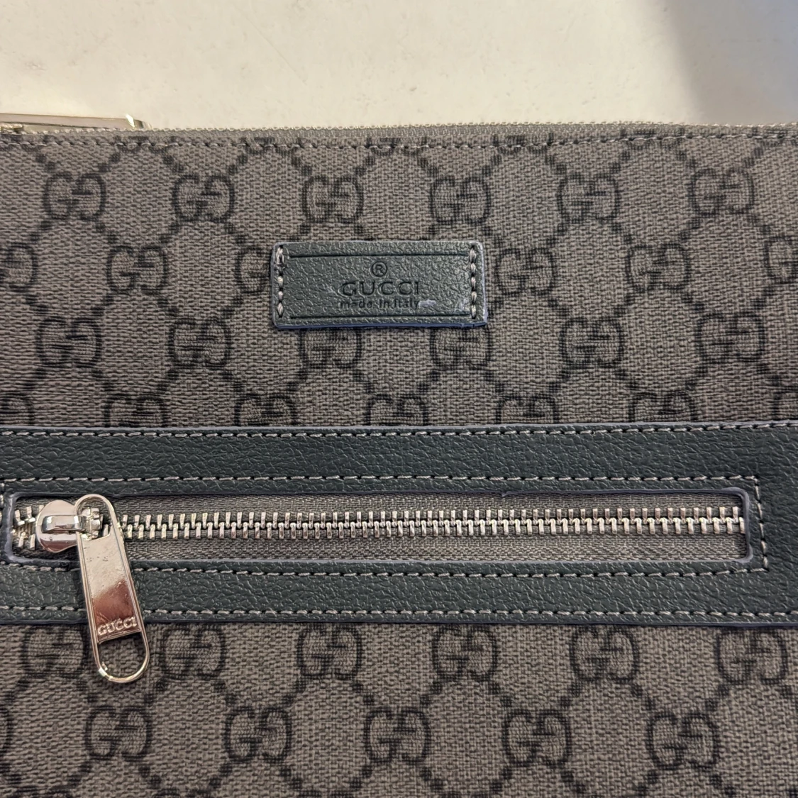 Gucci axelväska i mörkgrå canvas - 1