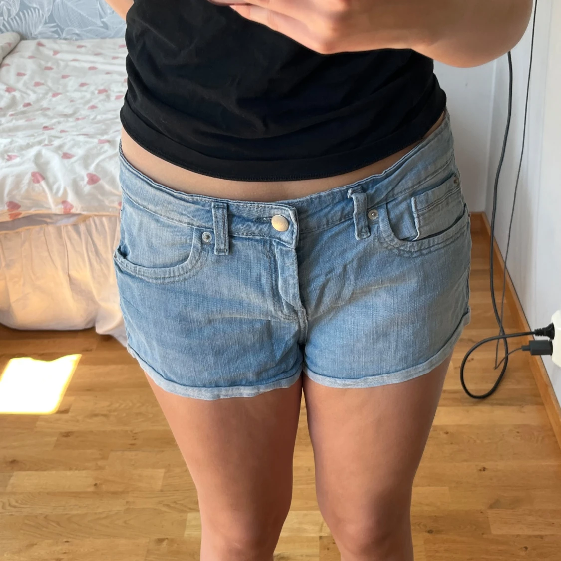 Ljusblå jeansshorts med låg midja - 2