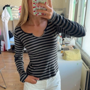 Såå fin tröja - Säljer denna sååå fina tröja☀️☀️😇😇