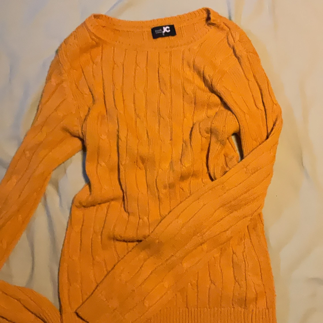 Gul stickad tröja från JC