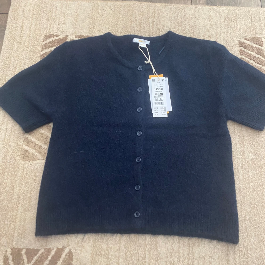 Mörkblå stickad kofta från Gina Tricot