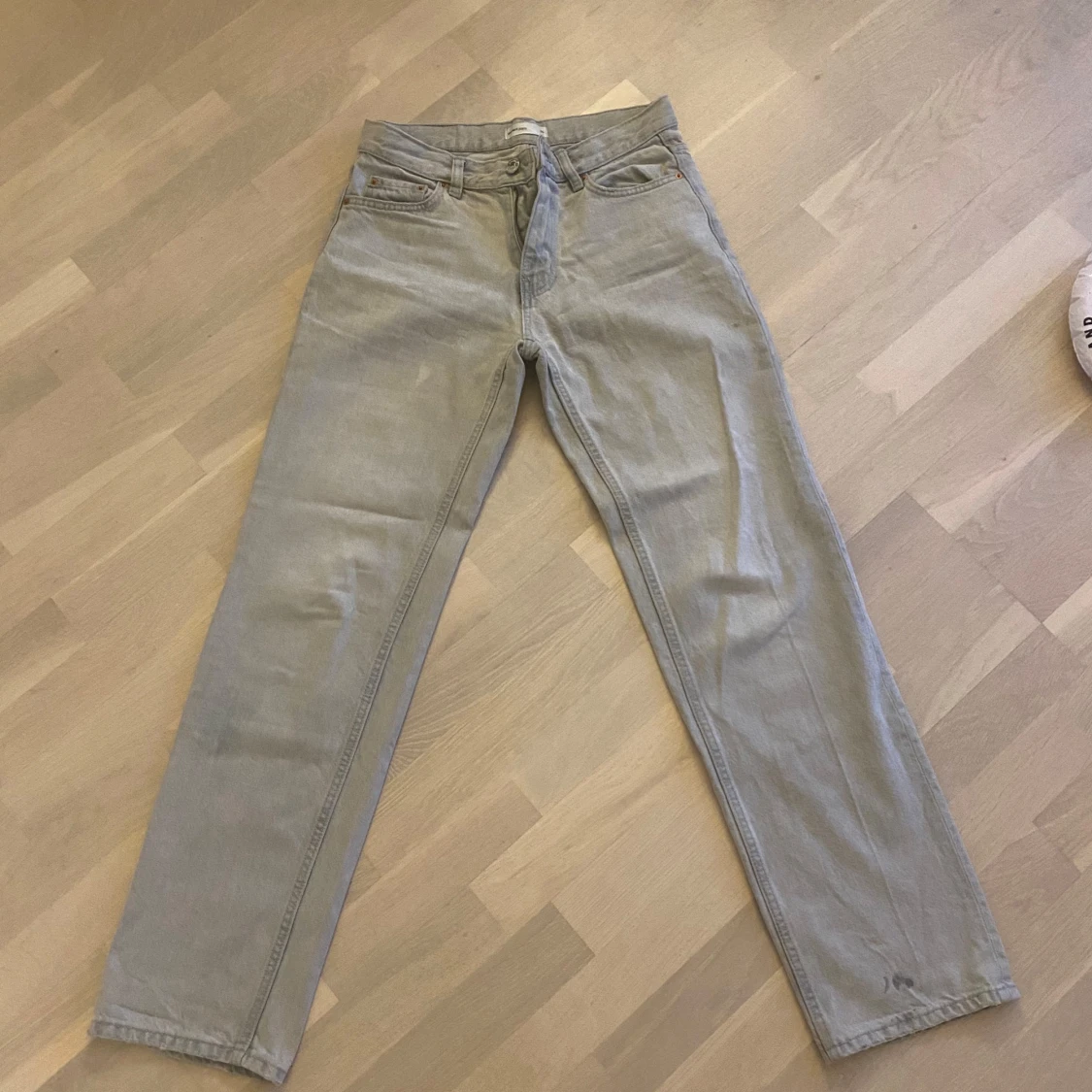 Gråa straight jeans från Gina Tricot