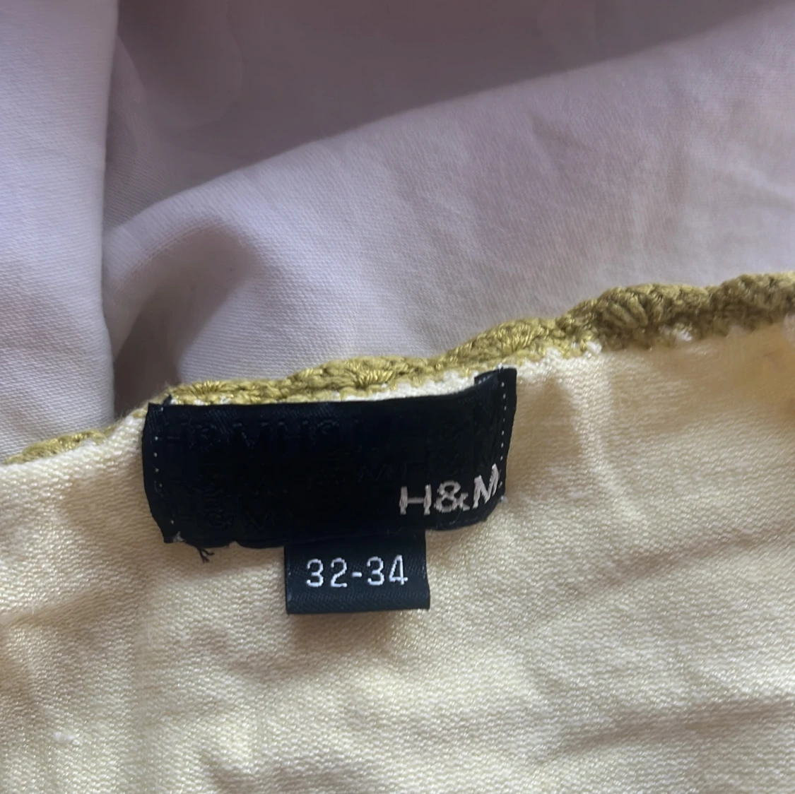 Gul topp med fyrkantig ringning H&M - 2