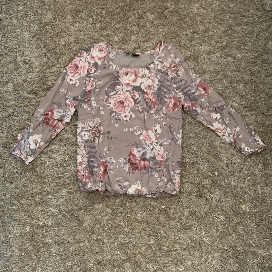 Blommig långärmad blus från Bodyflirt