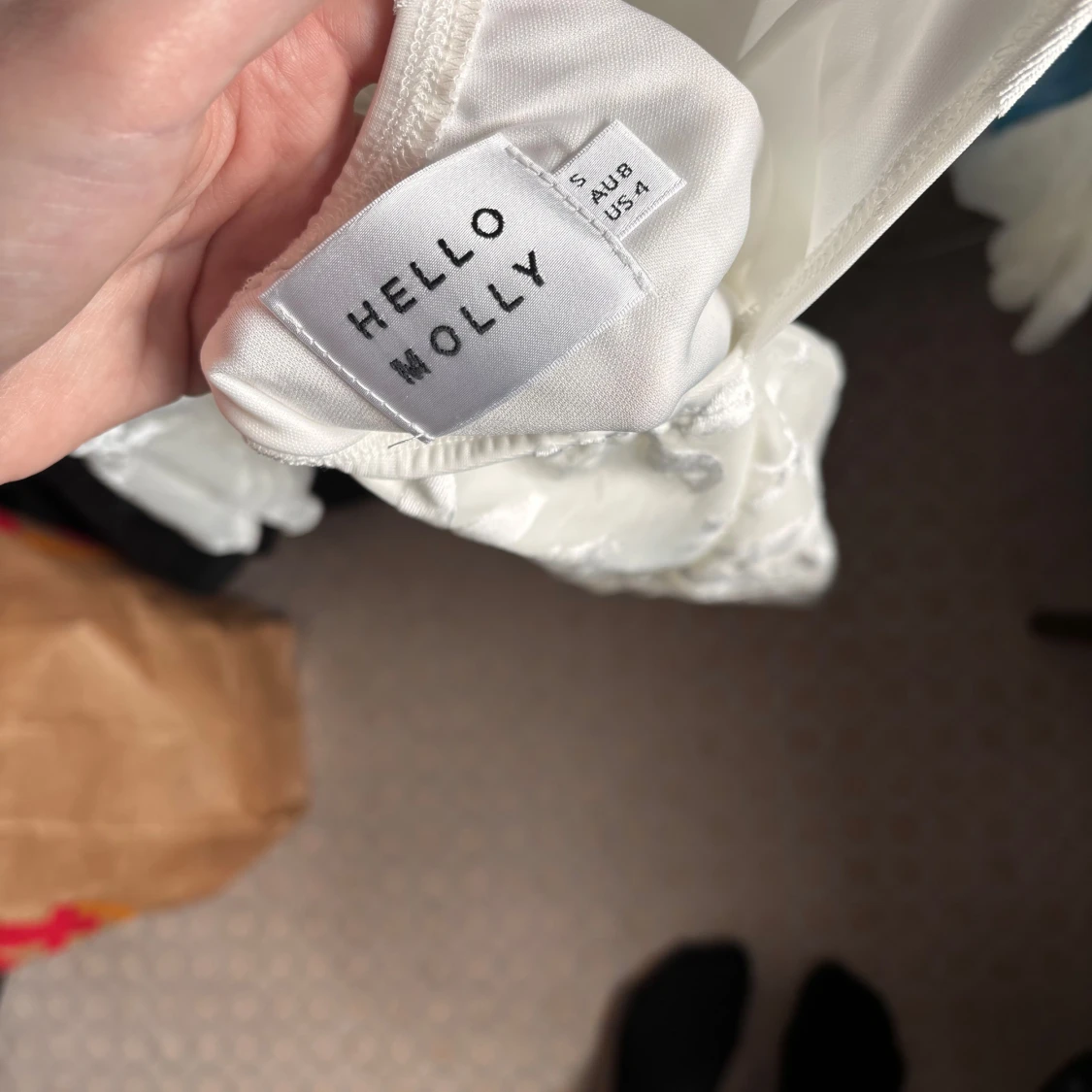 Vit blommig kortklänning med öppen rygg - 4