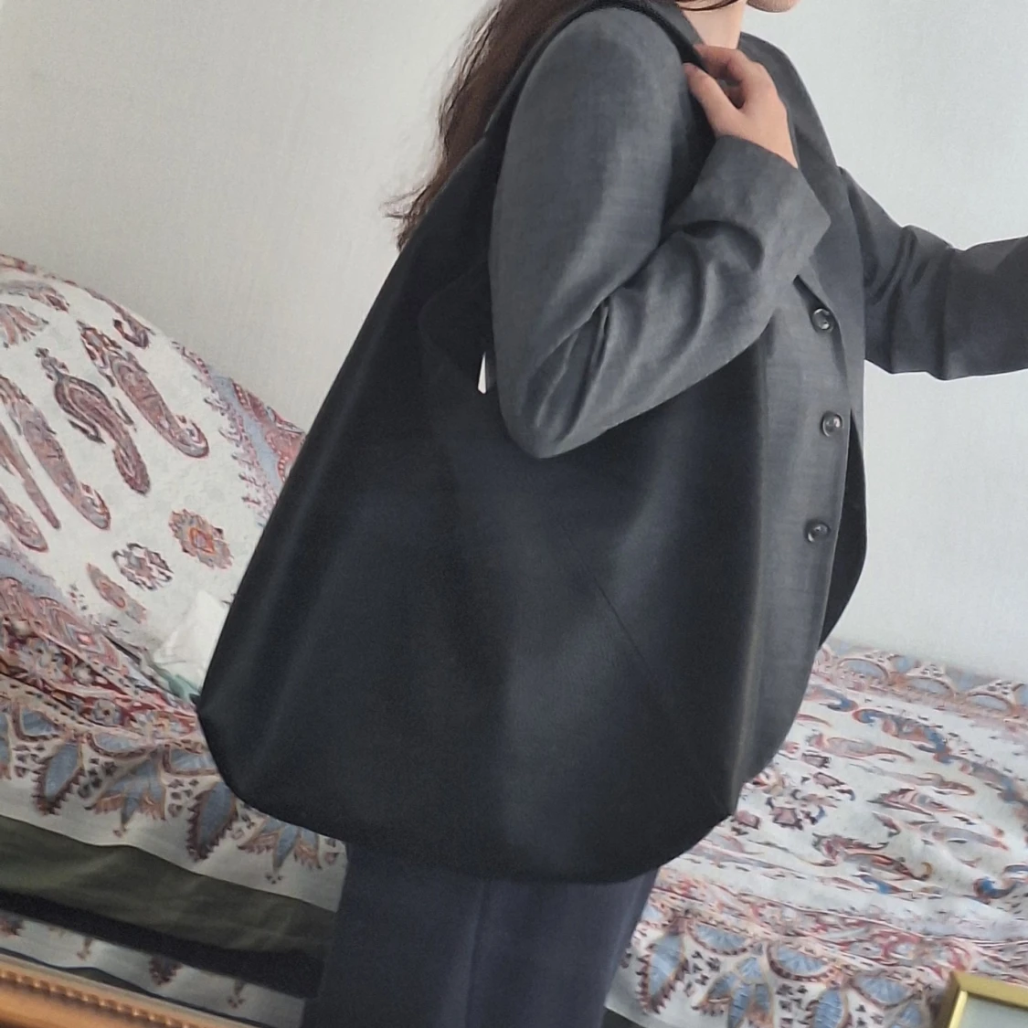Stor svart axelväska/hoboväska - 3