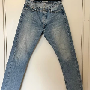 Jack Jones jeans - Jack Jones jeans  Passform: man  Storlek: W30 L32  Färg: ljusblå  Pris: 300kr  använd fåtal gånger