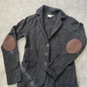 Kofta från Boomerang  - Kofta från Boomerang stl. XS Väldigt fint skick, knappt använd. . 