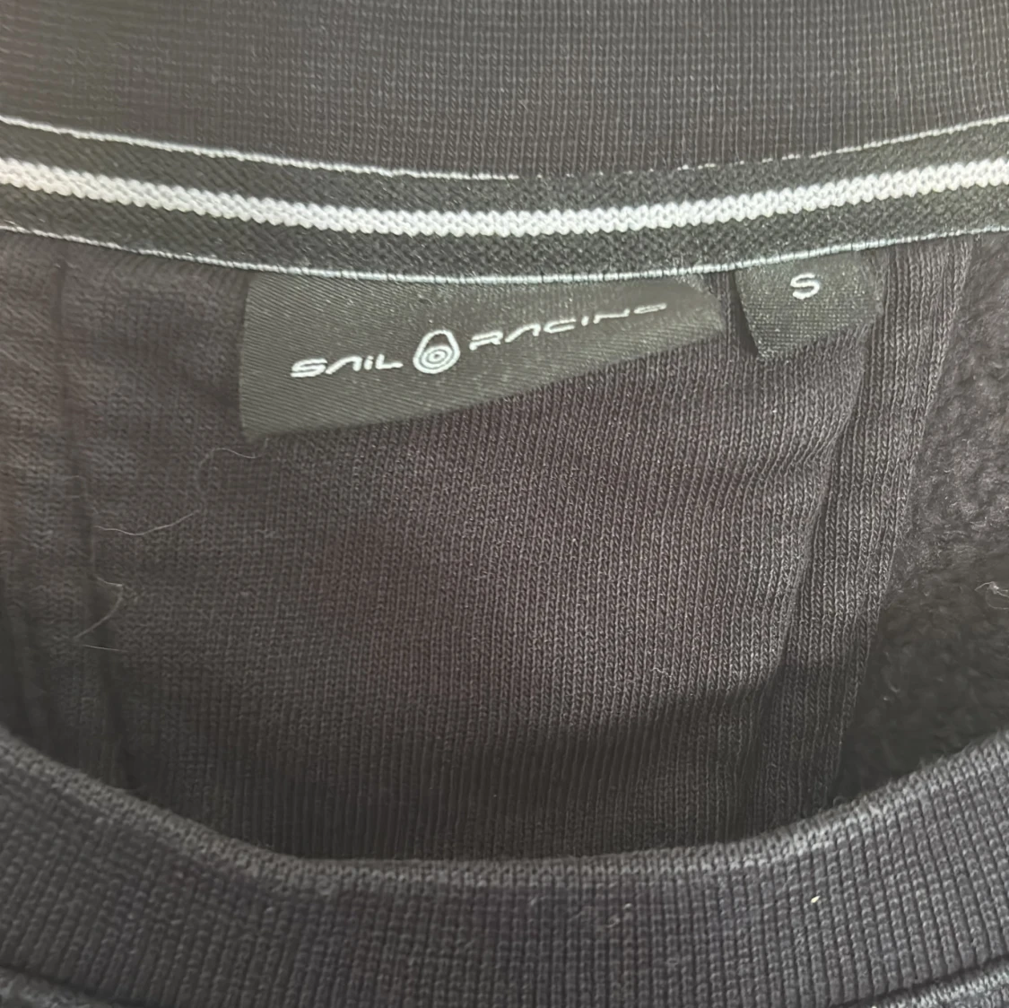 Svart Sail Racing sweatshirt/den ser röd ut och de är bara min kamera som är dålig !!!! - 4