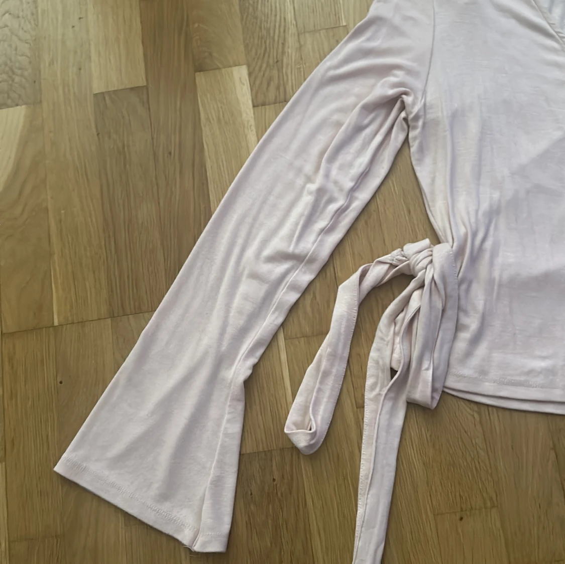 Ljusrosa omlottopp från Gina Tricot - 2