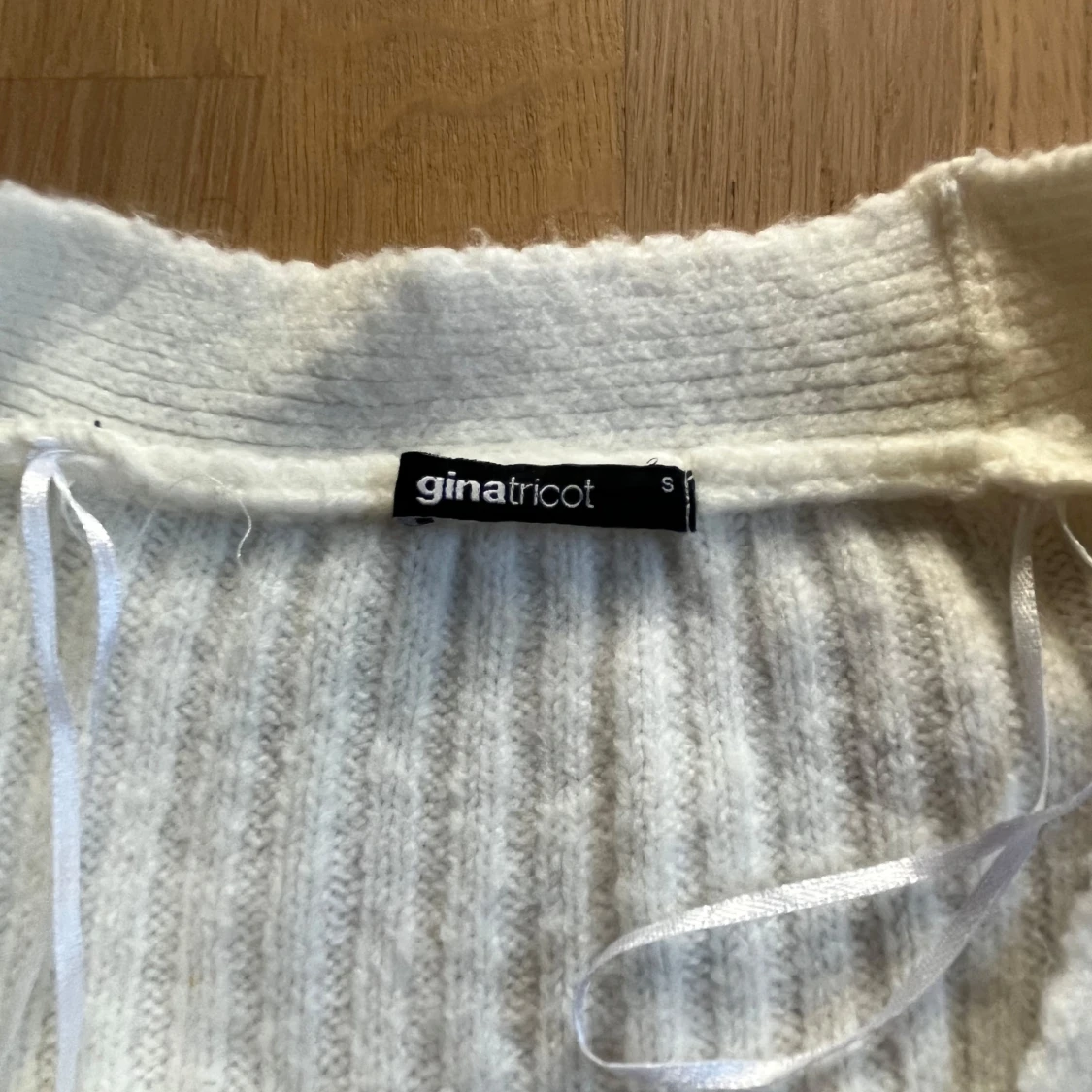 Vit croppad kofta från Gina Tricot - 2