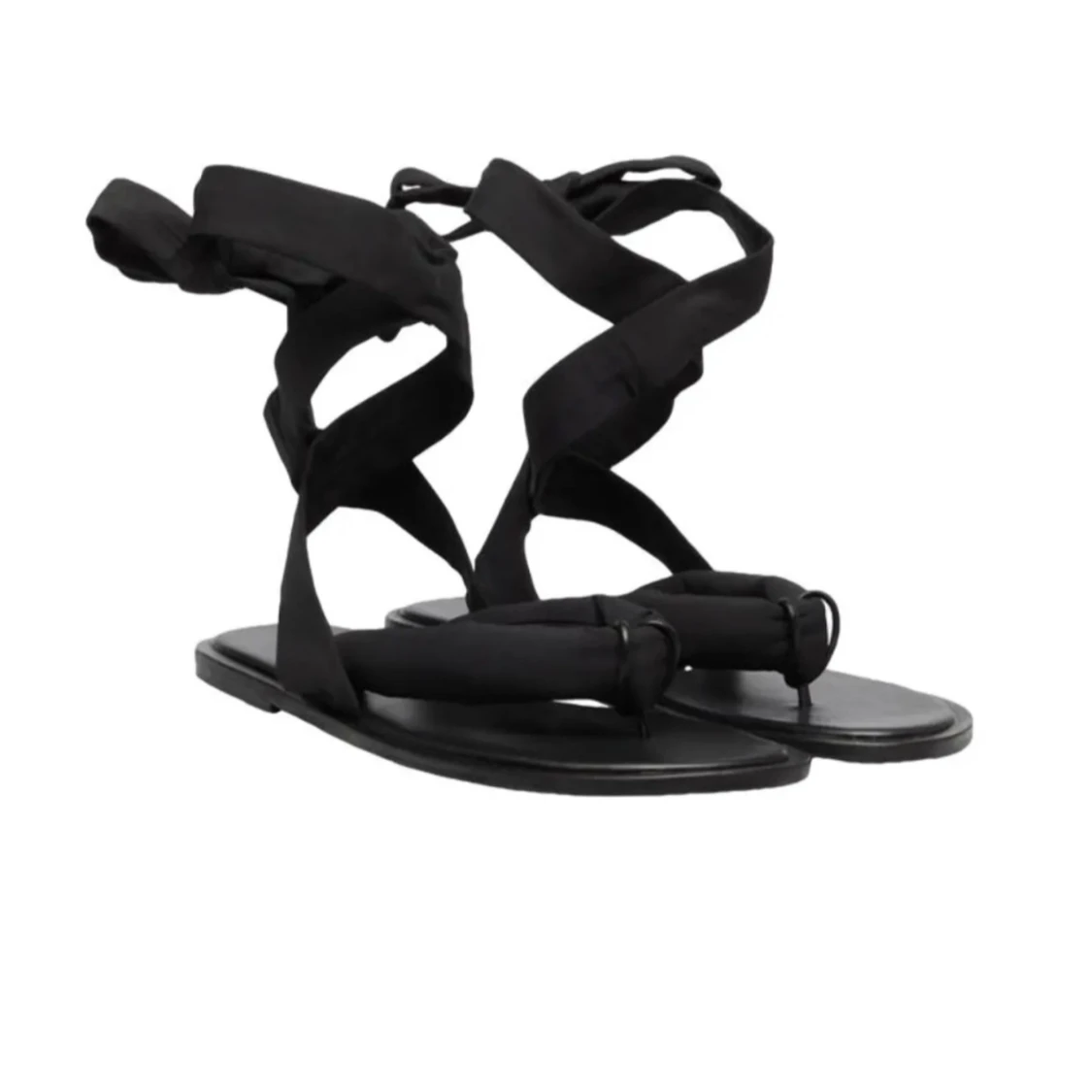 Svarta sandaler med knyt från Ganni