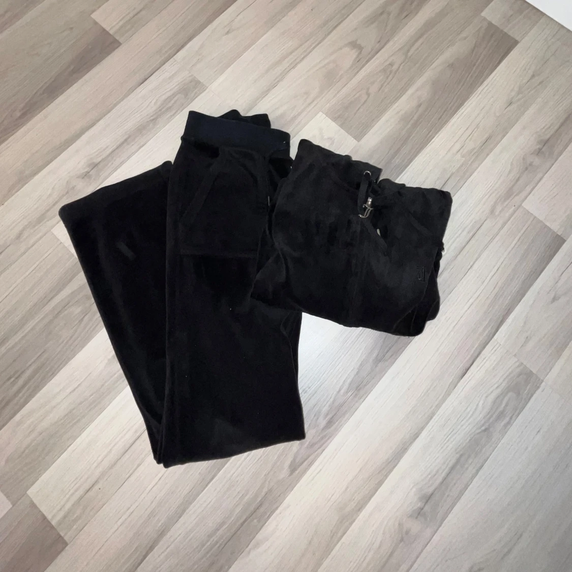 Svart velour hoodie från Juicy Couture